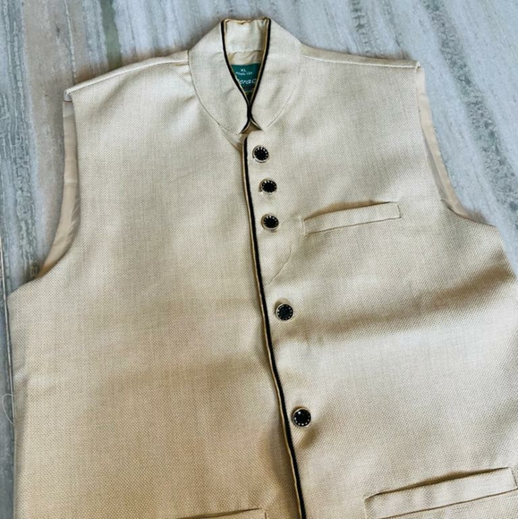MENS cream waist coat - Picture 8 of 9